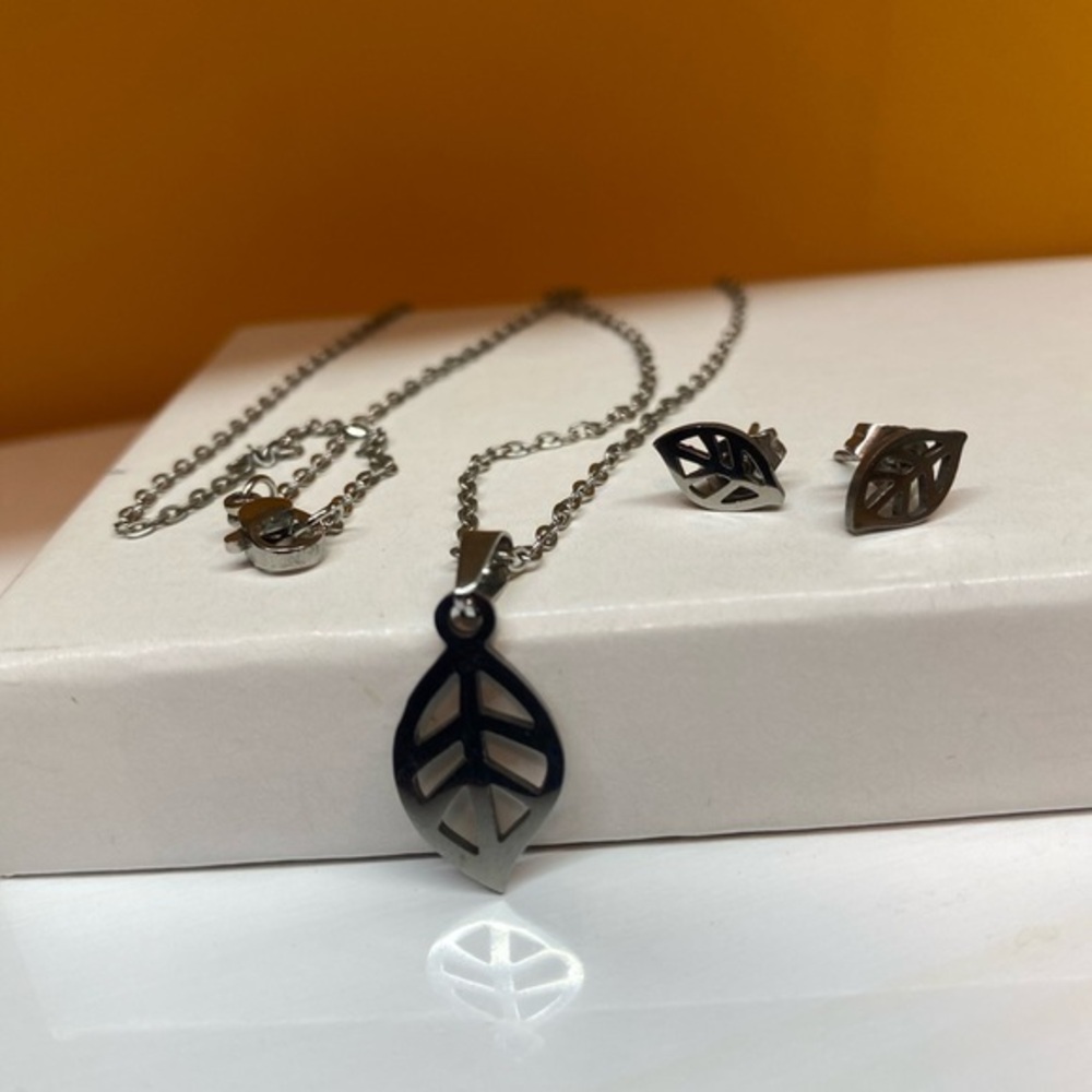 Earrings necklace set